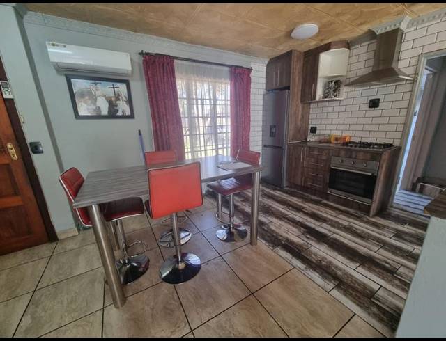 5 BEDROOM HOUSE FOR SALE IN ALBERTSDAL